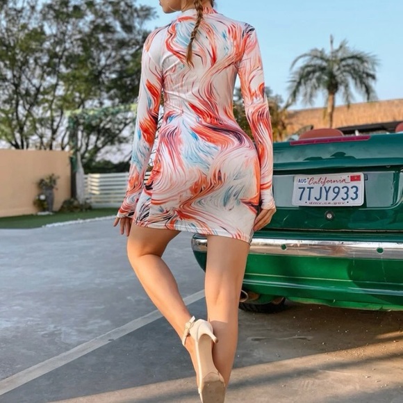 Color Block Mock Neck Bodycon Dress - Picture 4 of 6